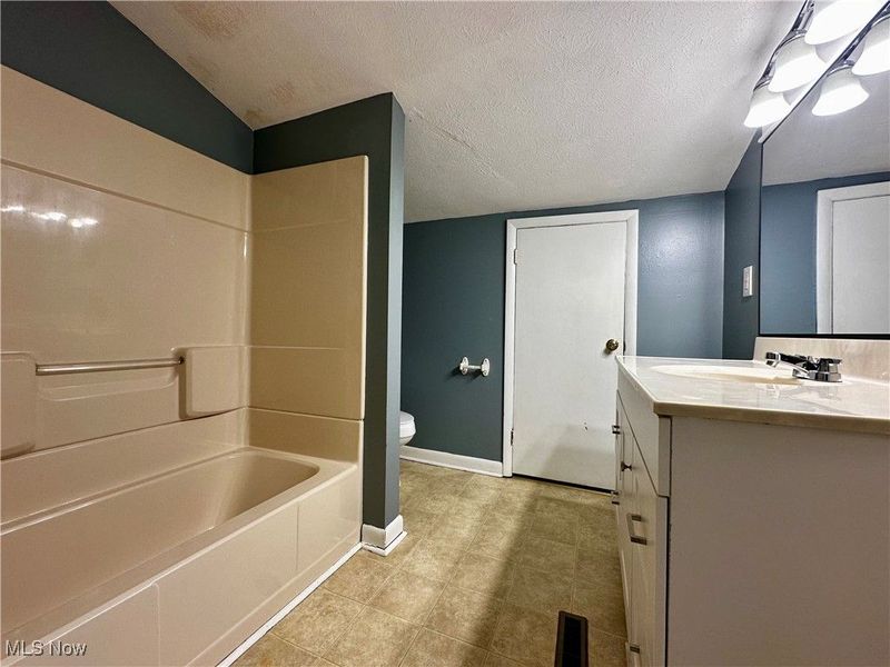 2526 Valley View Drive, Belpre, OH 45714 Photo 34