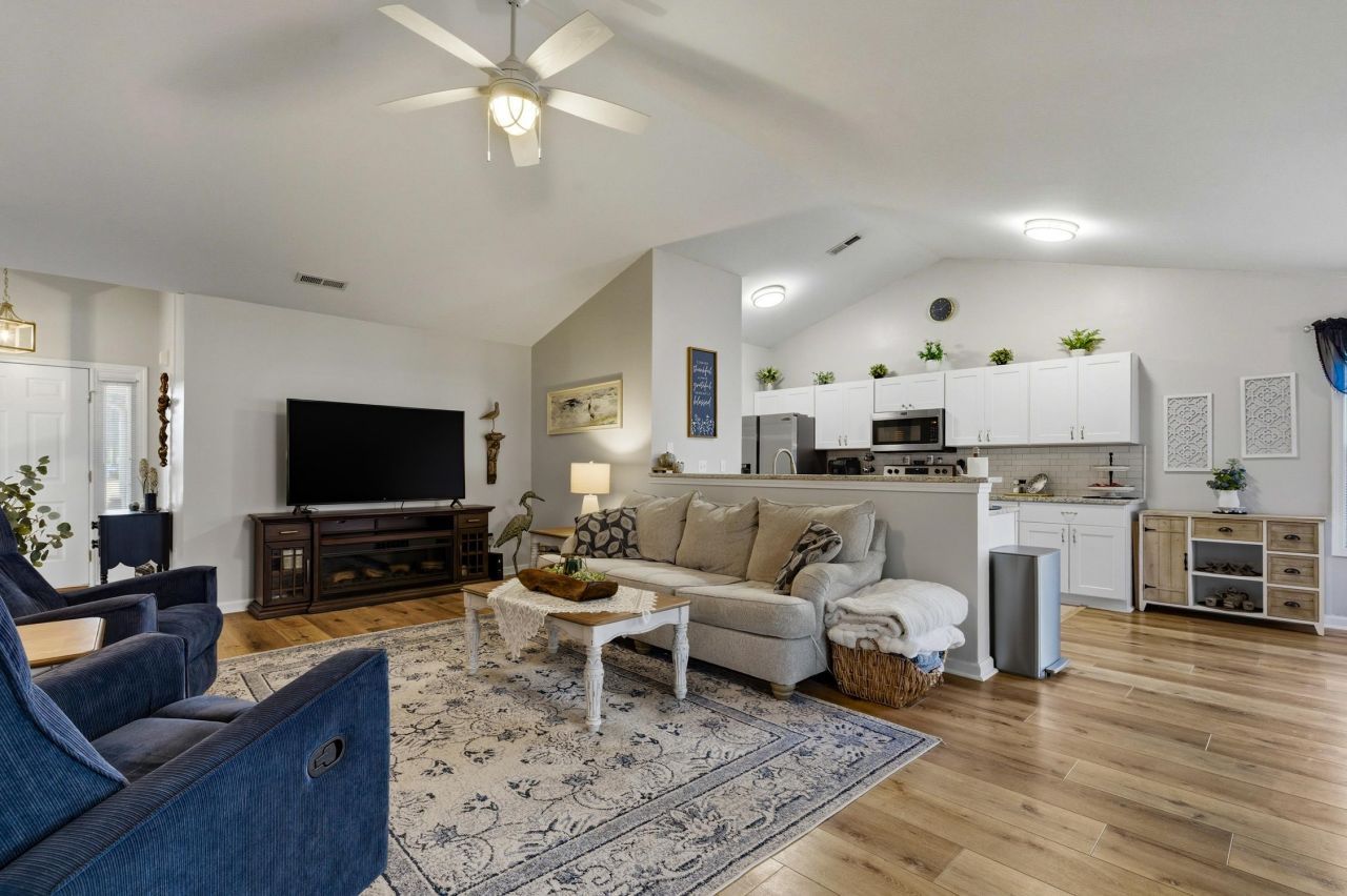 496 Charter Dr. Photo 8