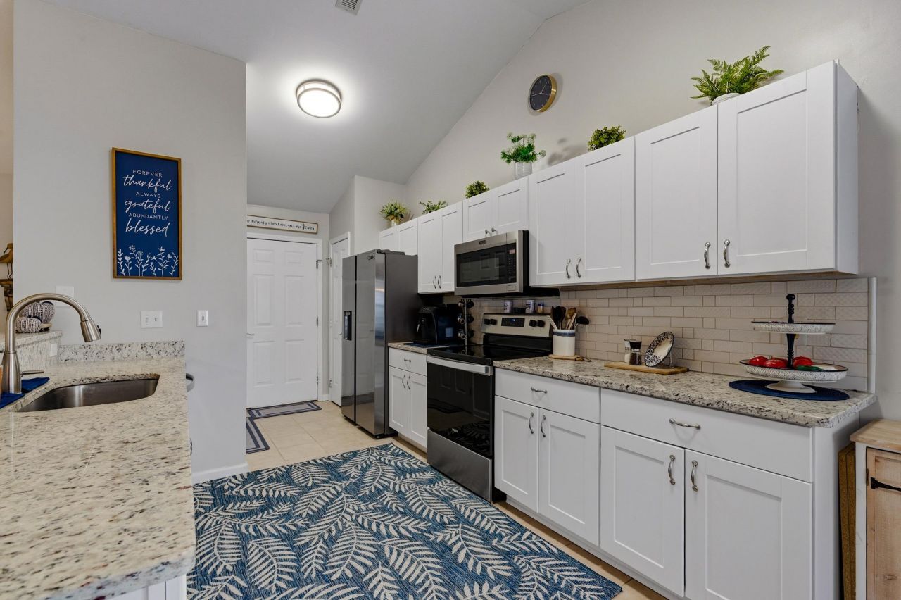 496 Charter Dr. Photo 9