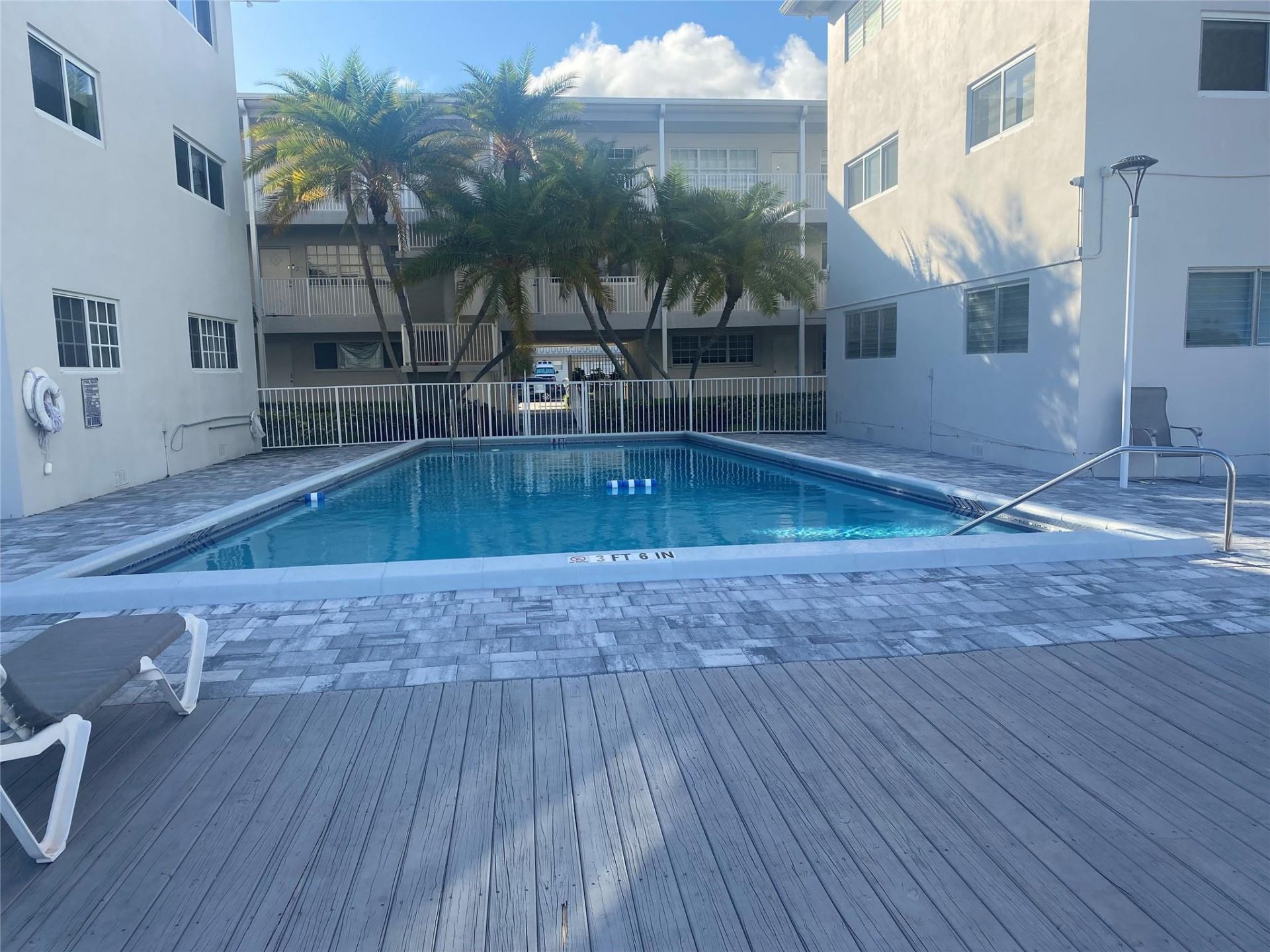 462 Golden Isles Drive, Unit 110, Hallandale Beach, FL 33009 Photo