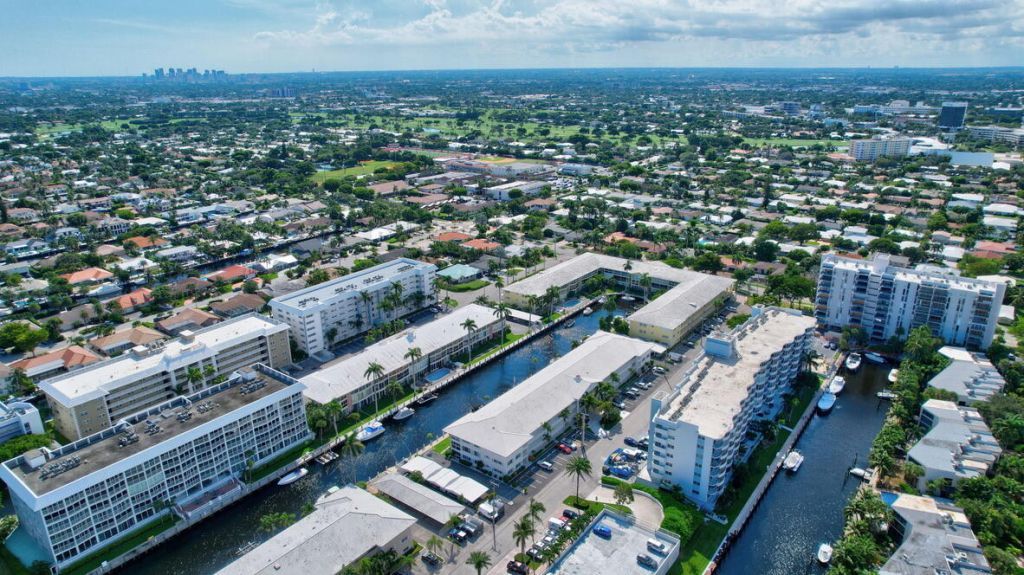 3050 NE 48th Street, Unit 107, Fort Lauderdale, FL 33308 Photo