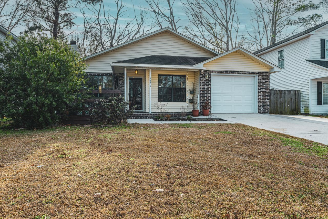 1221 Jeanna Street Photo 4