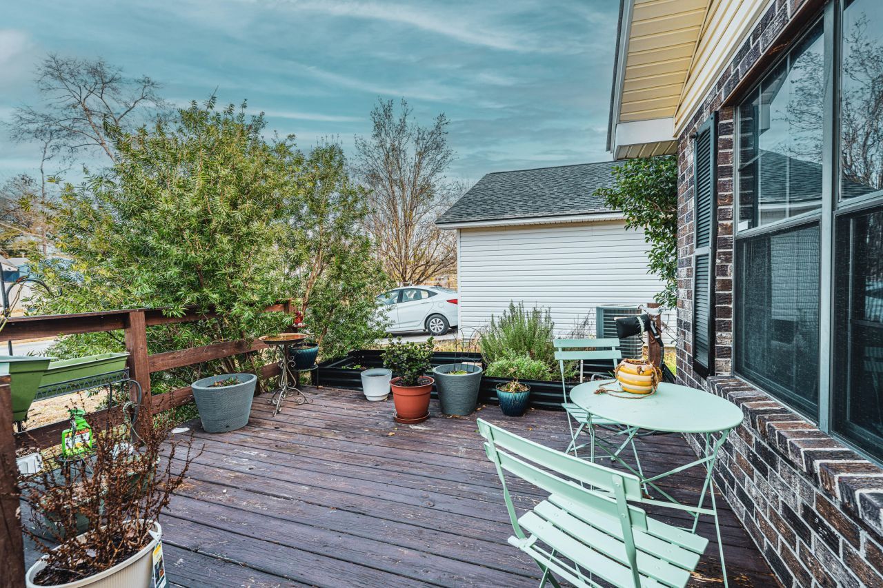 1221 Jeanna Street Photo 6