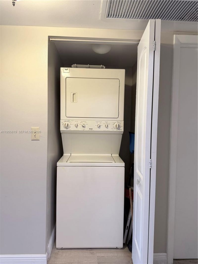 901 Colony Point Cir, Unit 505, Pembroke Pines, FL 33026 Photo