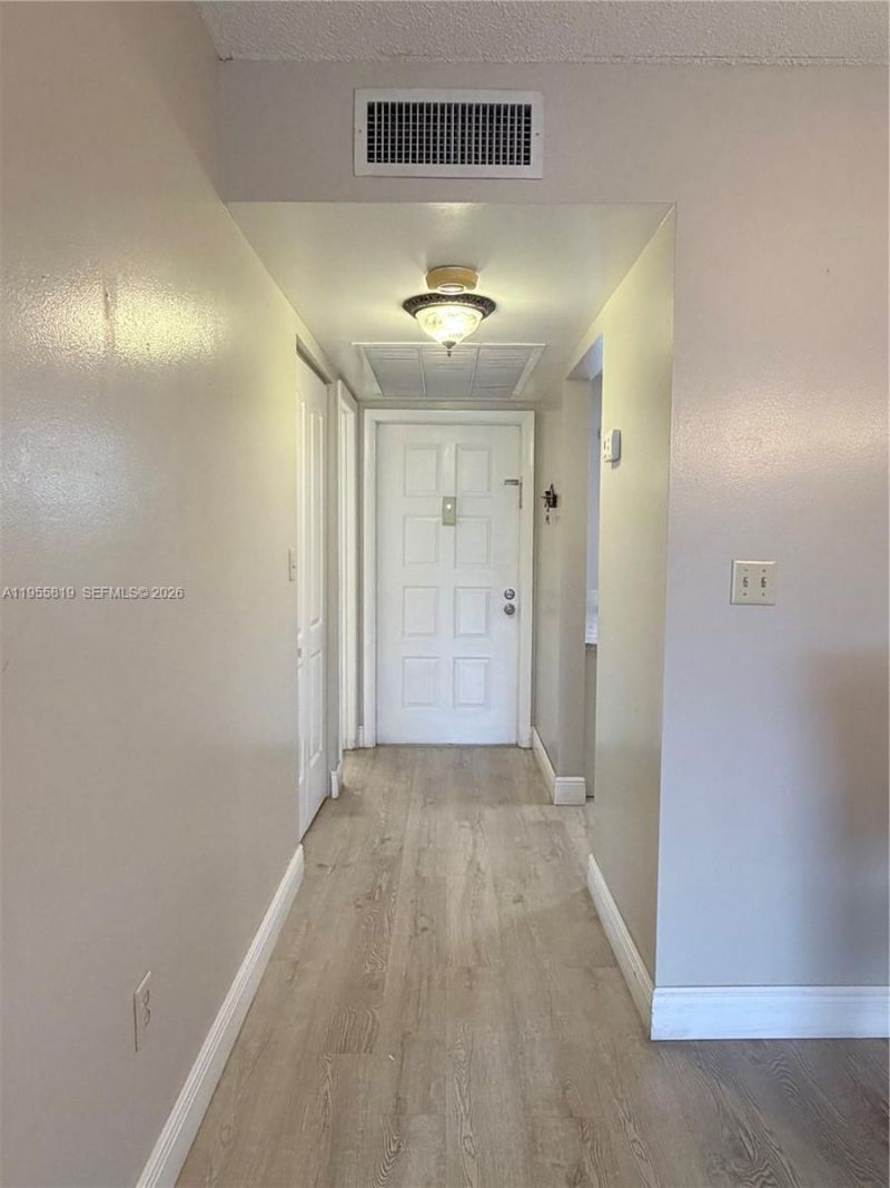 901 Colony Point Cir, Unit 505, Pembroke Pines, FL 33026 Photo