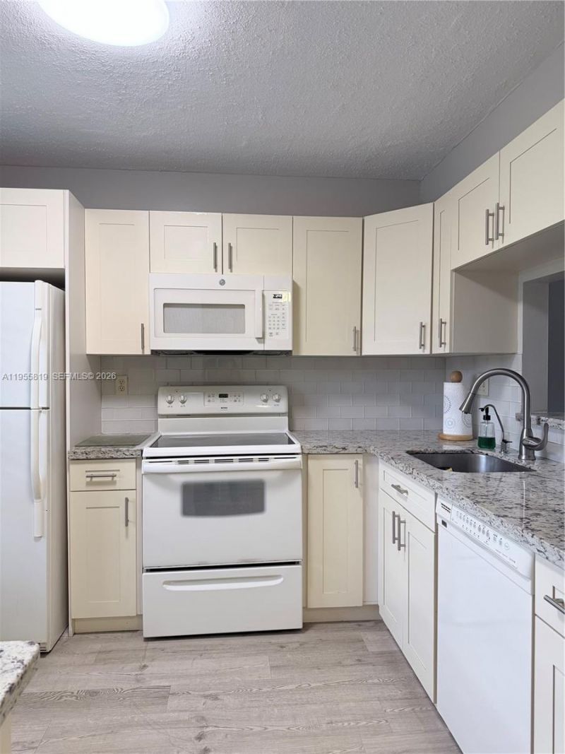 901 Colony Point Cir, Unit 505, Pembroke Pines, FL 33026 Photo