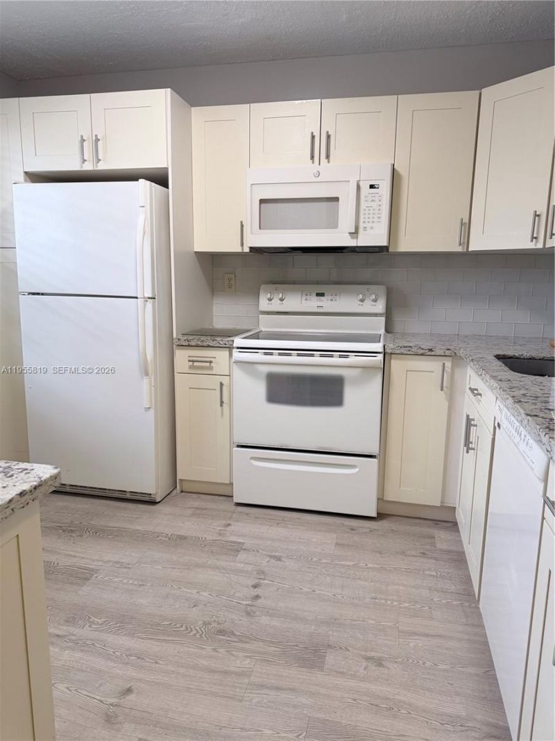 901 Colony Point Cir, Unit 505, Pembroke Pines, FL 33026 Photo