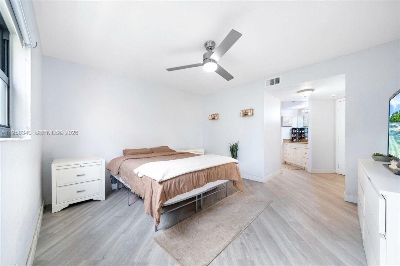 10551 W Broward Blvd , Unit 408, Plantation, FL 33324 Photo