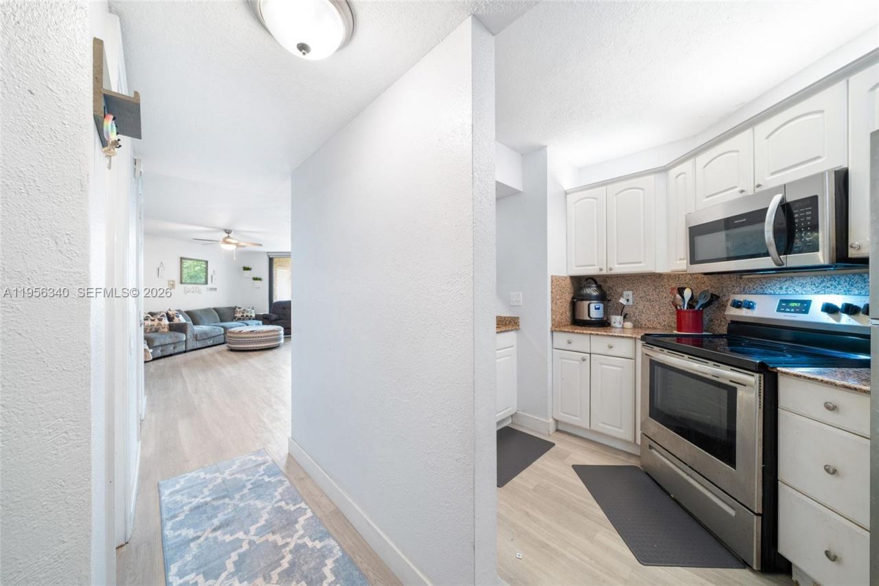 10551 W Broward Blvd , Unit 408, Plantation, FL 33324 Photo