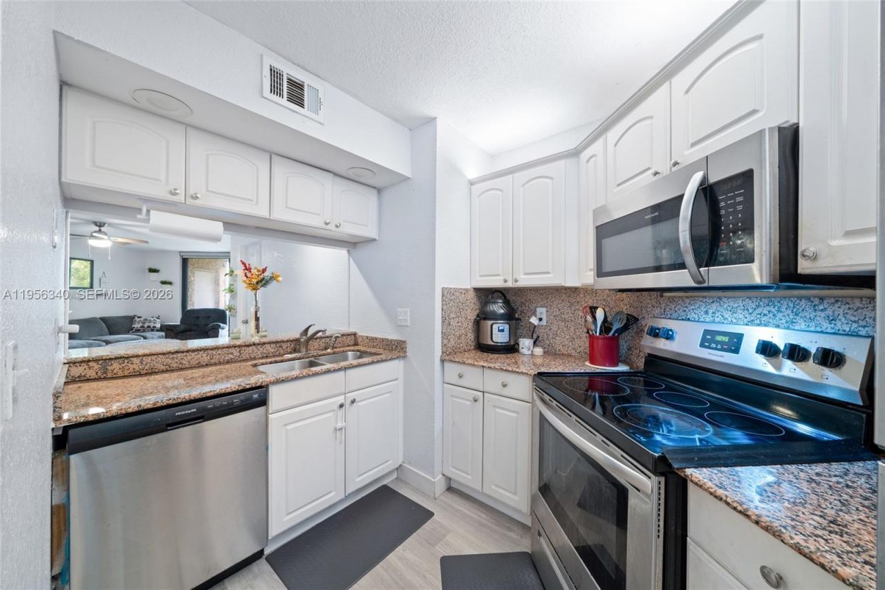 10551 W Broward Blvd , Unit 408, Plantation, FL 33324 Photo