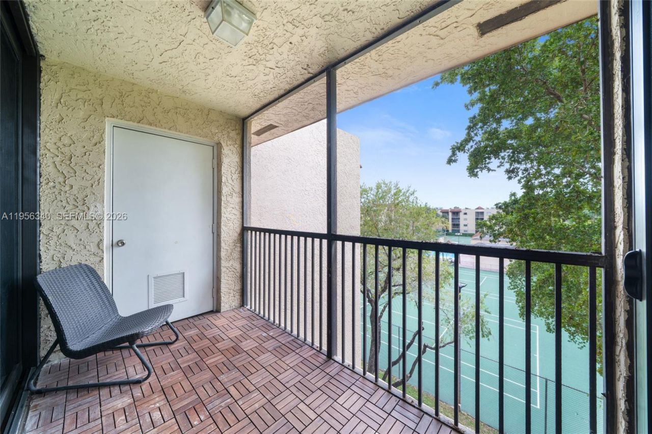 10551 W Broward Blvd , Unit 408, Plantation, FL 33324 Photo