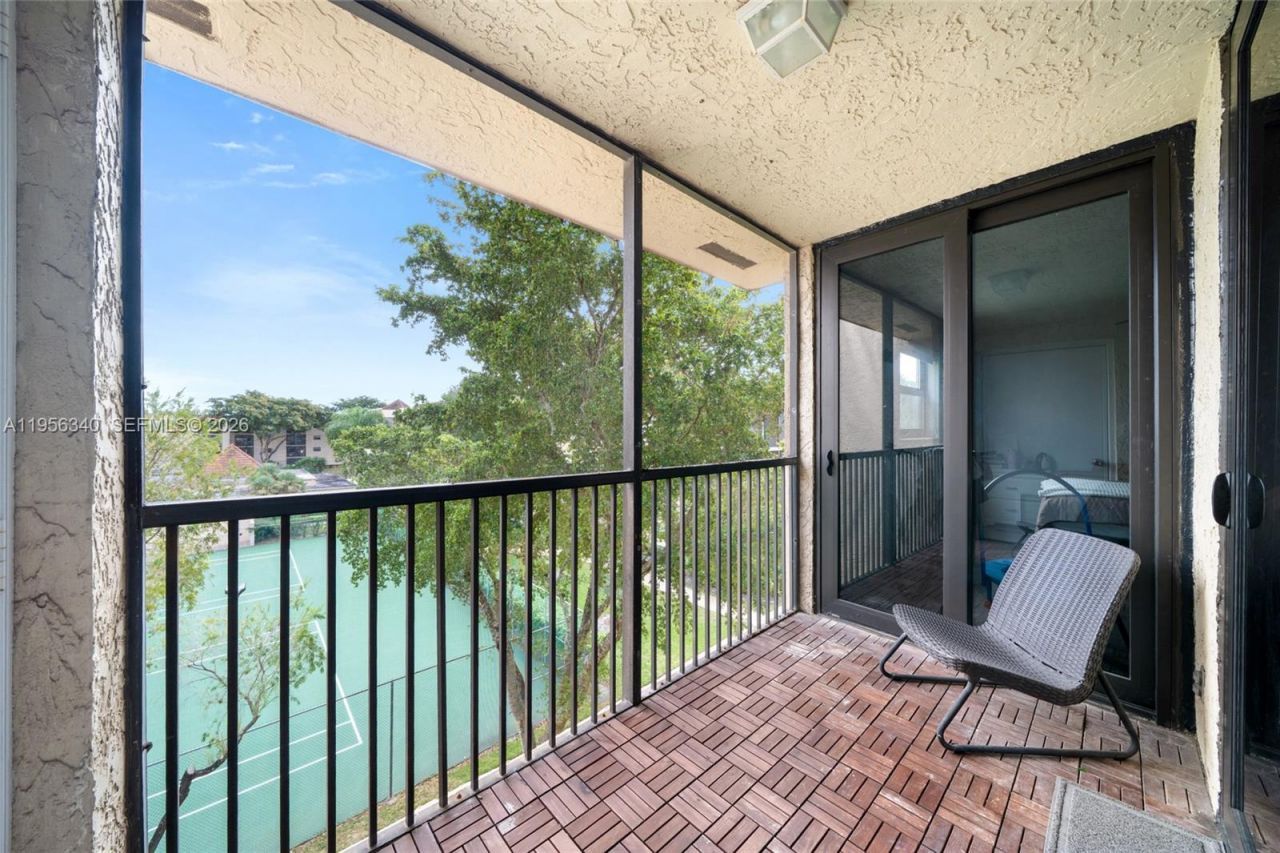 10551 W Broward Blvd , Unit 408, Plantation, FL 33324 Photo