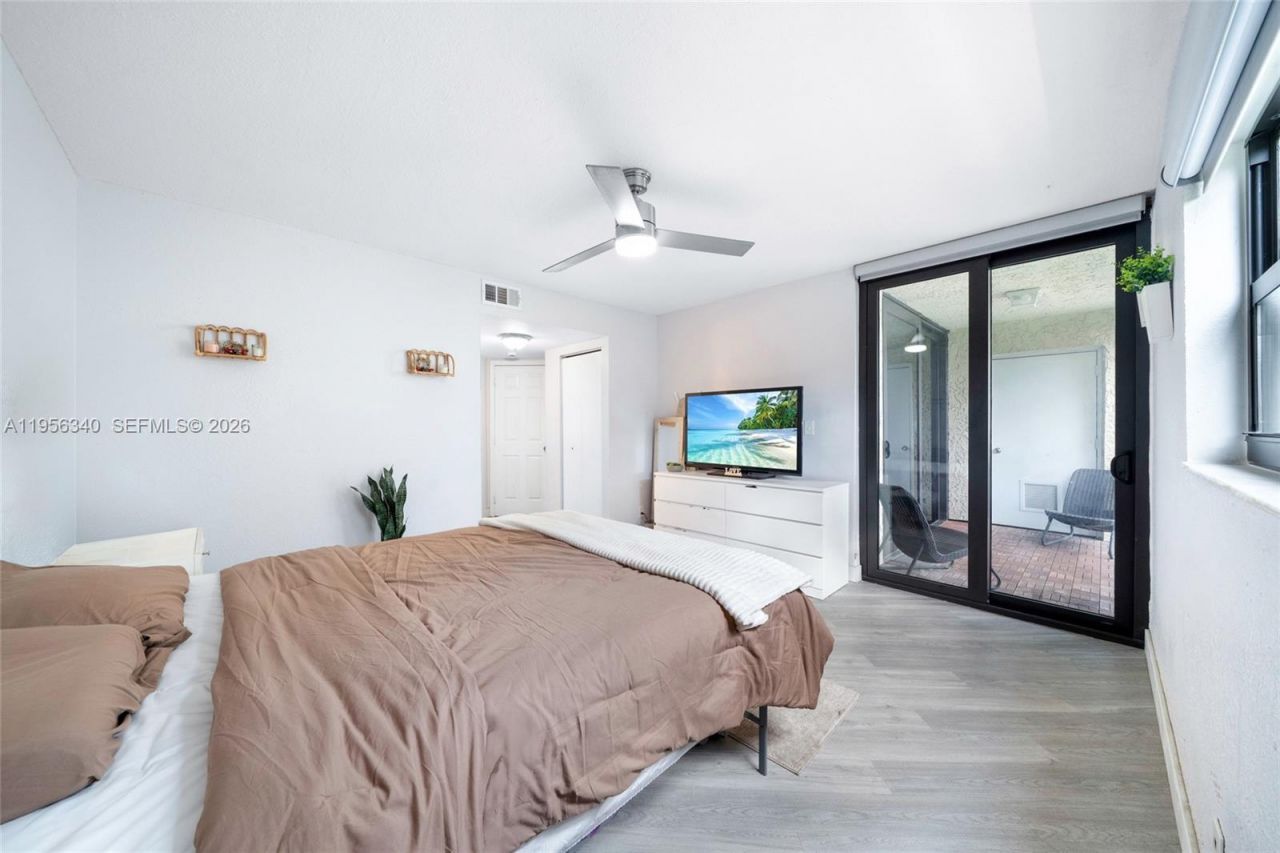 10551 W Broward Blvd , Unit 408, Plantation, FL 33324 Photo