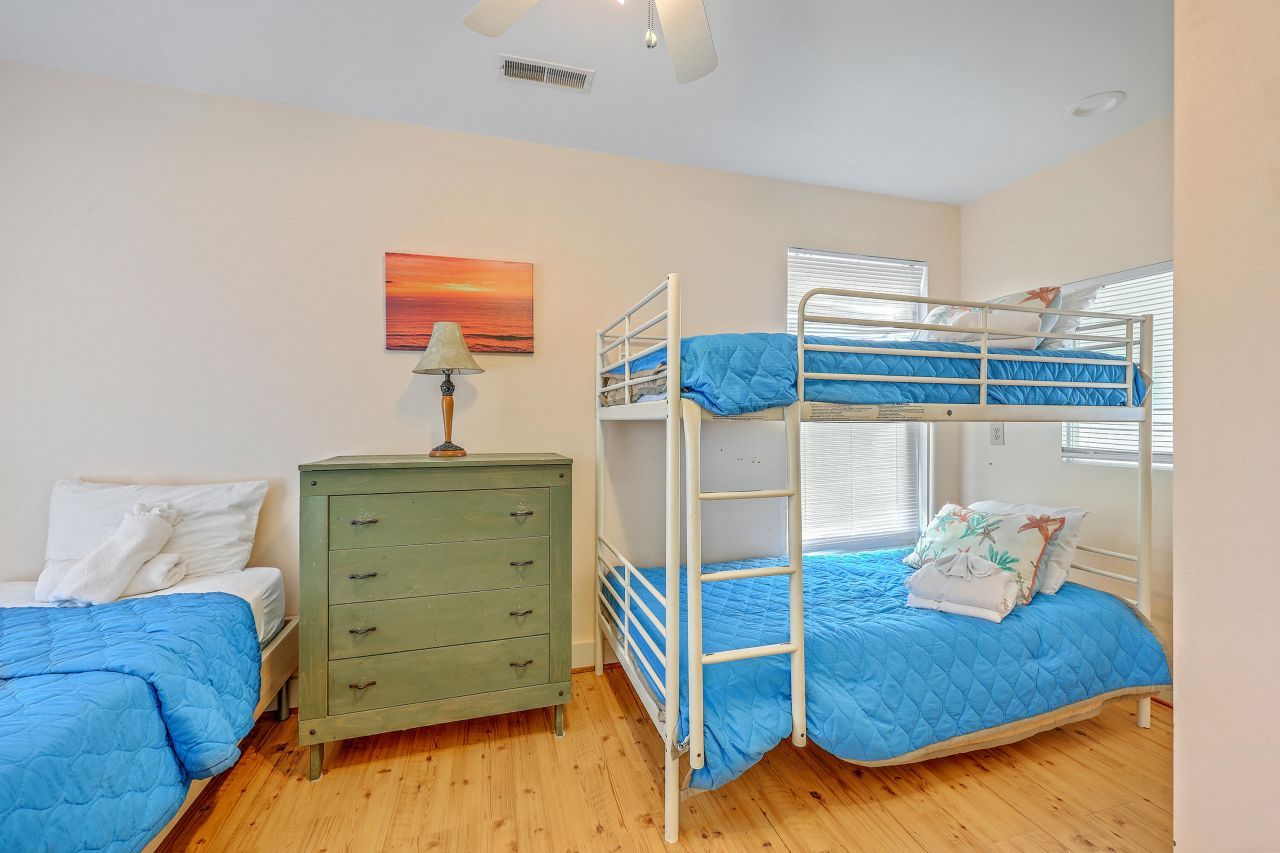 1621 E Ashley Avenue Photo 29