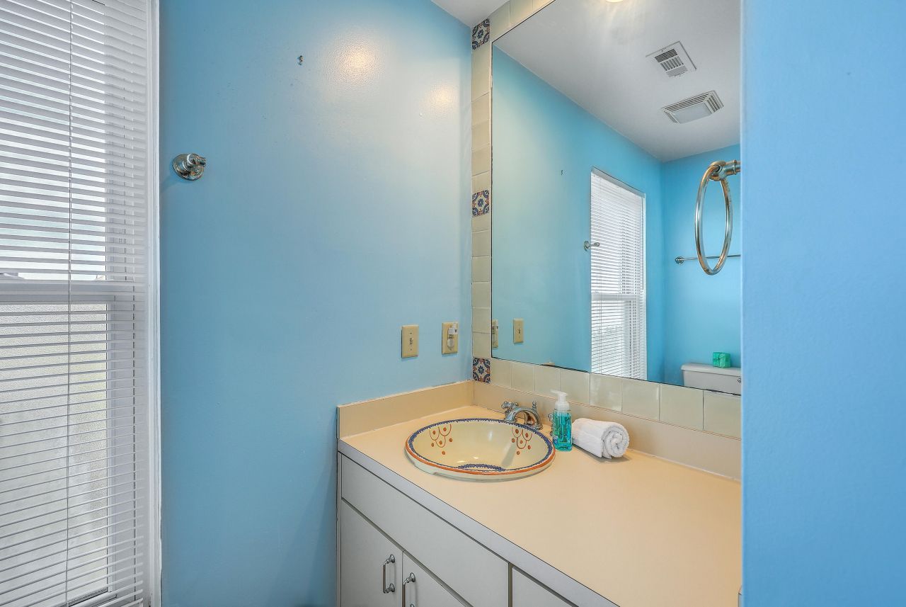 1621 E Ashley Avenue Photo 35