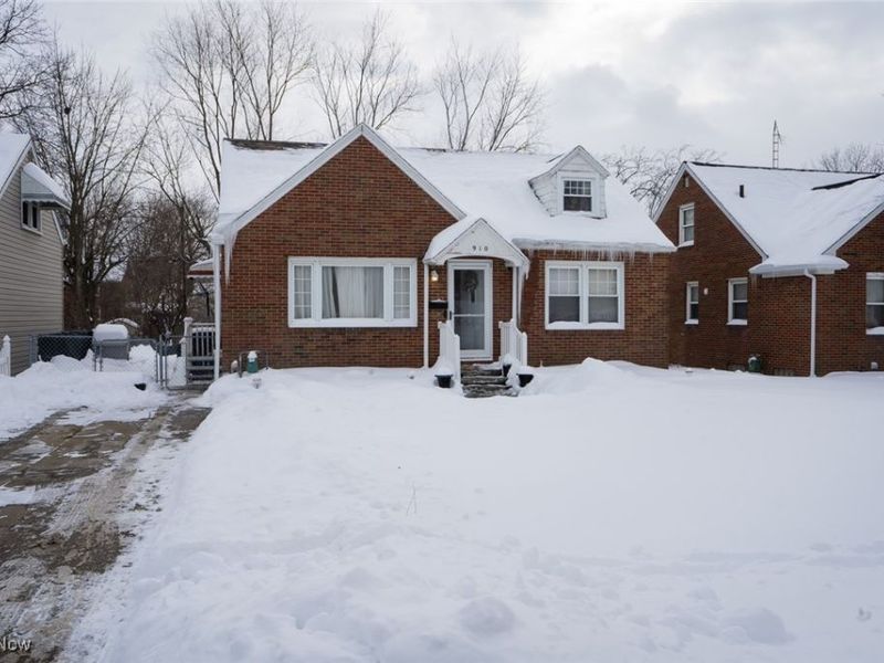 910 Milford Street NE, Canton, OH 44714 Photo 1