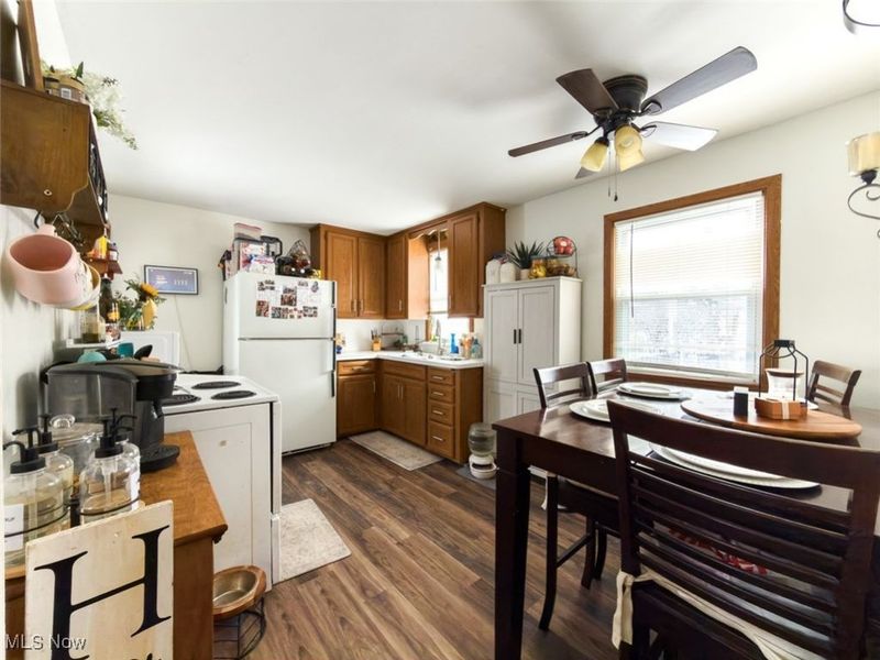 910 Milford Street NE, Canton, OH 44714 Photo 3