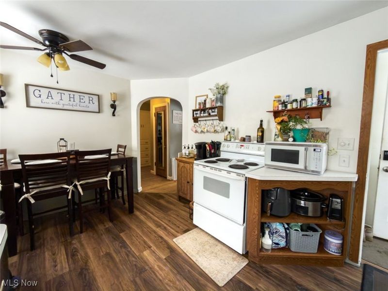 910 Milford Street NE, Canton, OH 44714 Photo 4