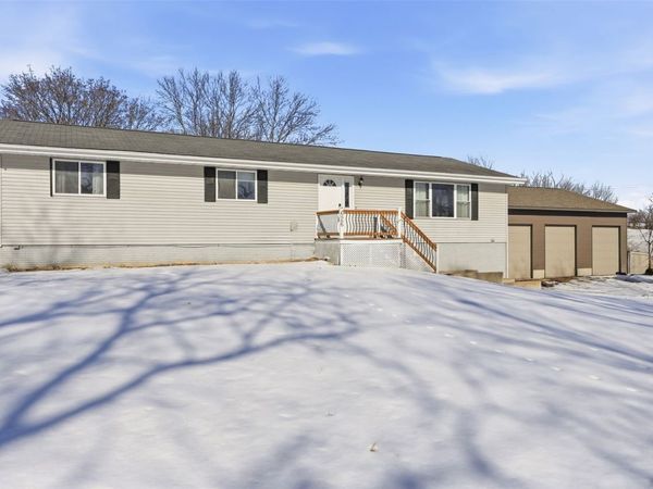 626 Grove Street, Central City, IA 52214