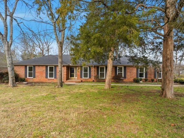 1706 Wiltshire Dr, Murfreesboro, TN 37129