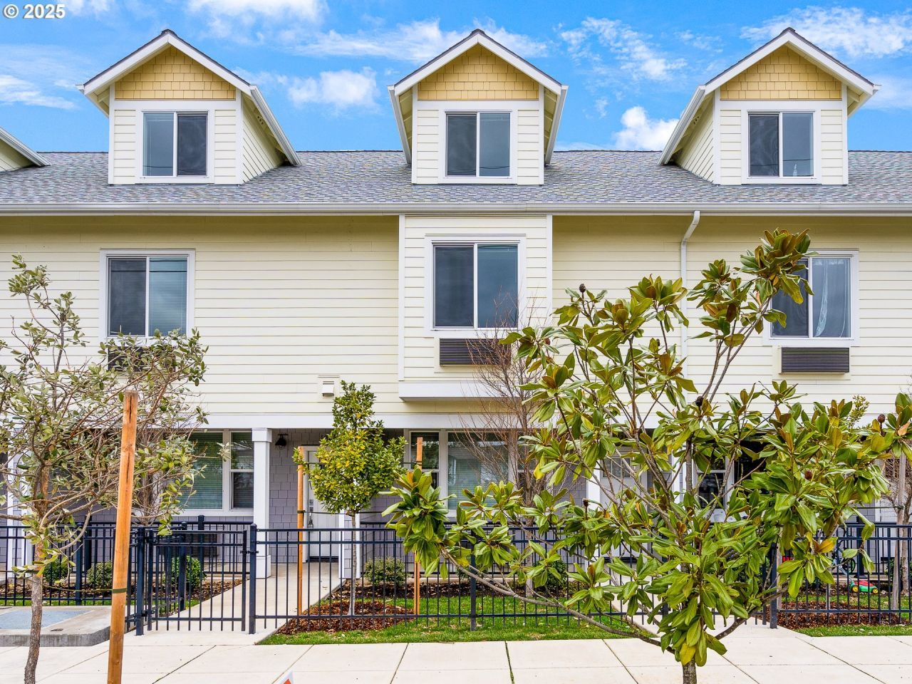 10829 E Burnside St, Portland, OR 97216 Main Photo