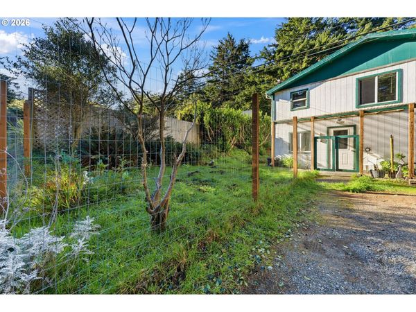 805 COAST GUARD HILL RD, Port Orford, OR 97465