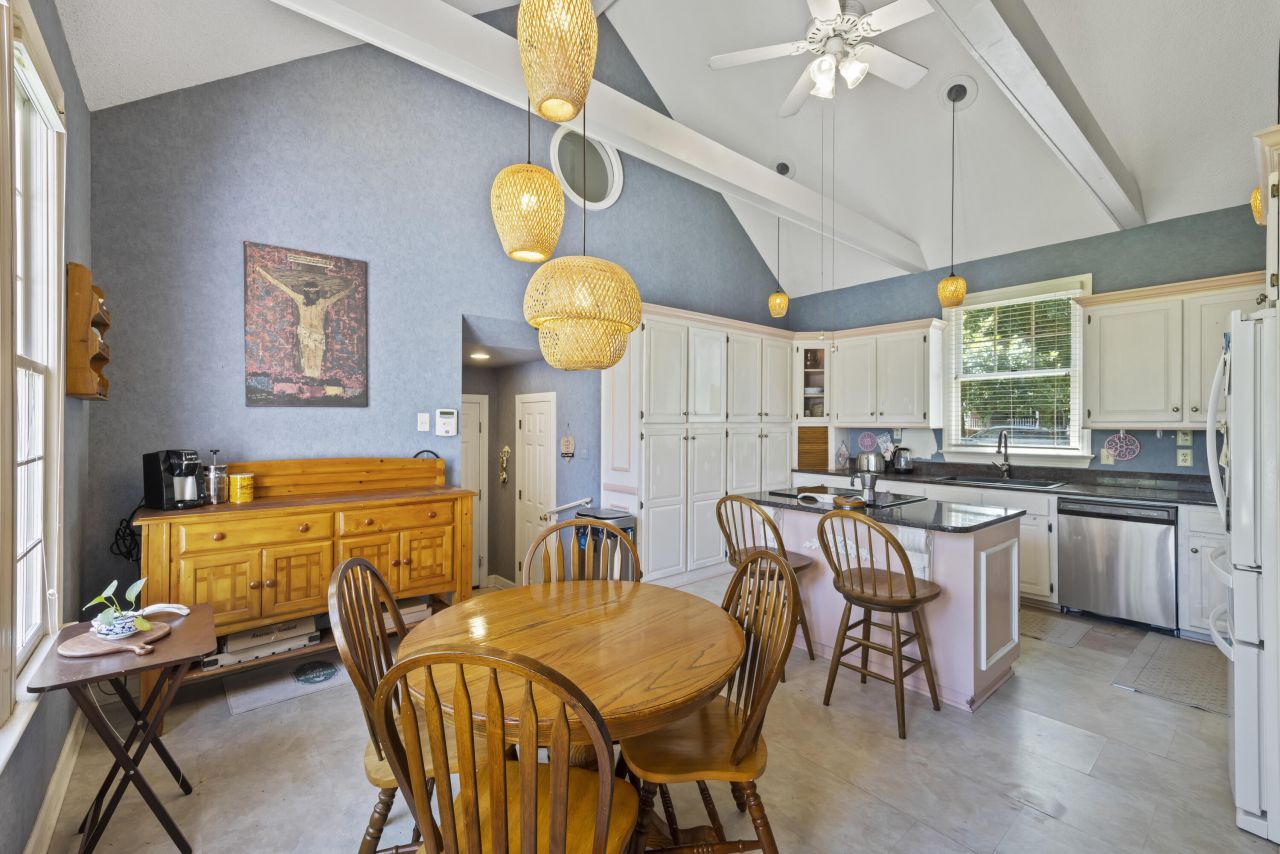 3168 Stanyarne Drive Photo 22