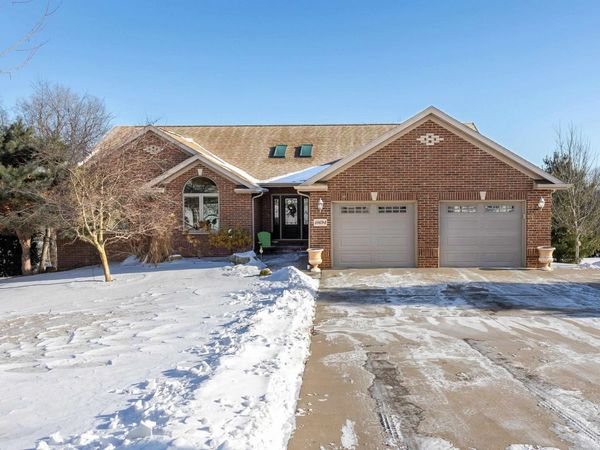 18694 W Michelle Court, East Dubuque, IA 61025