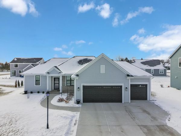 2689 Mapleton AVENUE, East Troy, WI 53120