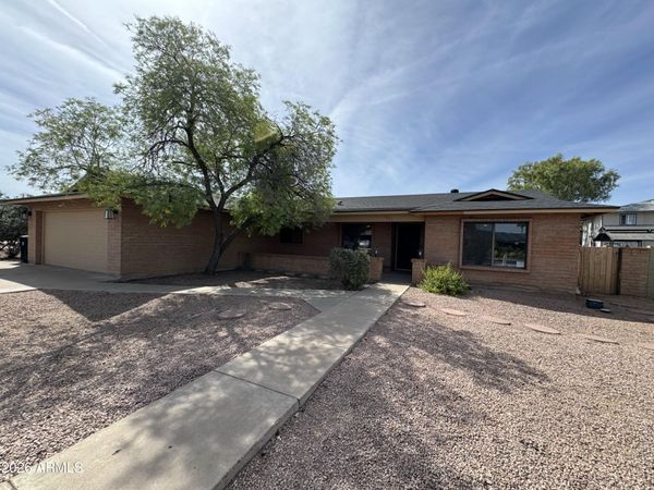 2435 E KENWOOD Circle, Mesa, AZ 85213