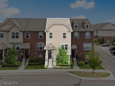 2734 Helmsdale Circle, Rochester Hills, MI 48307