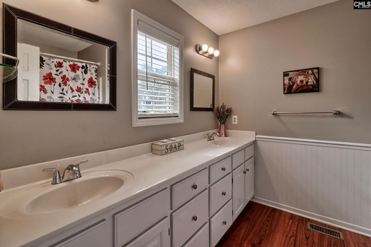 317 Louisa Lane Photo 12