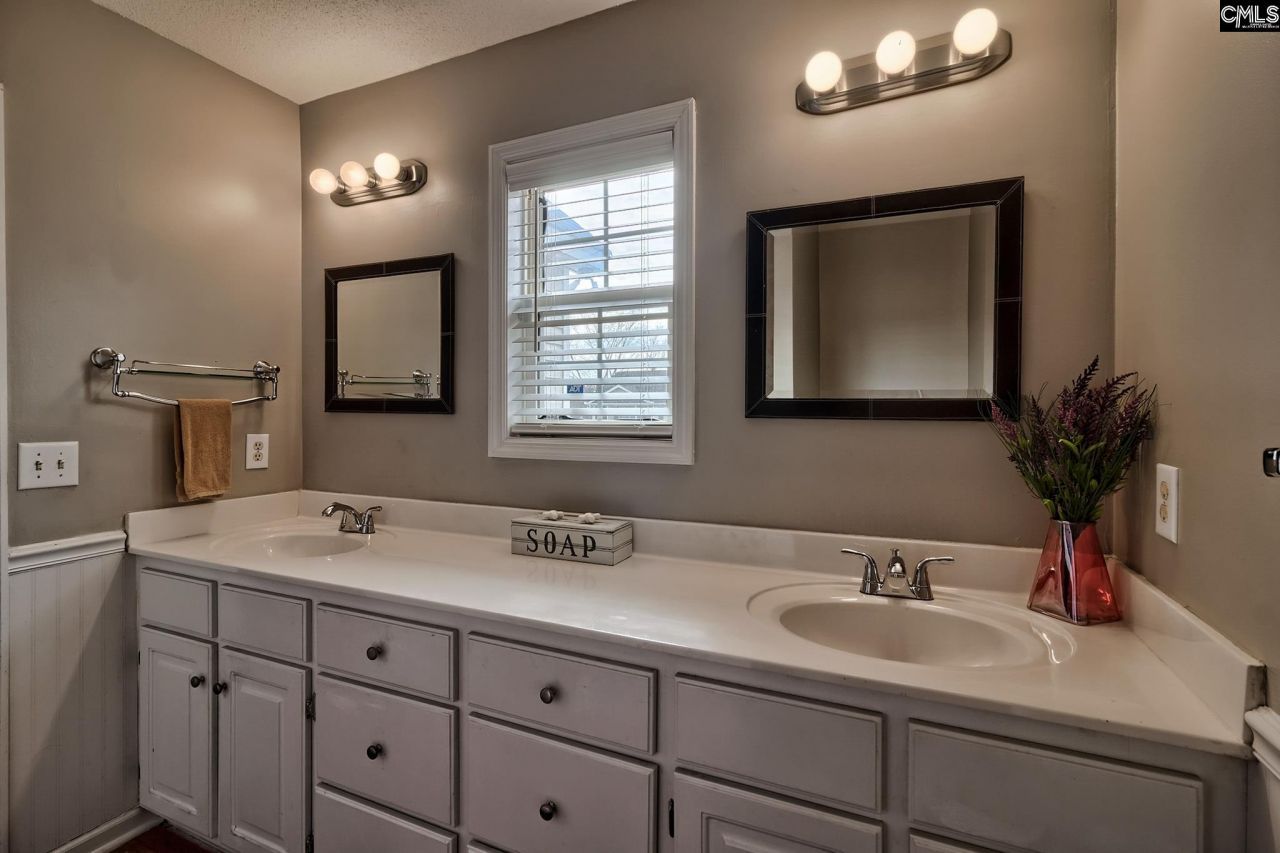 317 Louisa Lane Photo 13