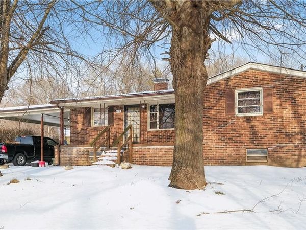 612 School Street, Walnut Cove, NC 27052