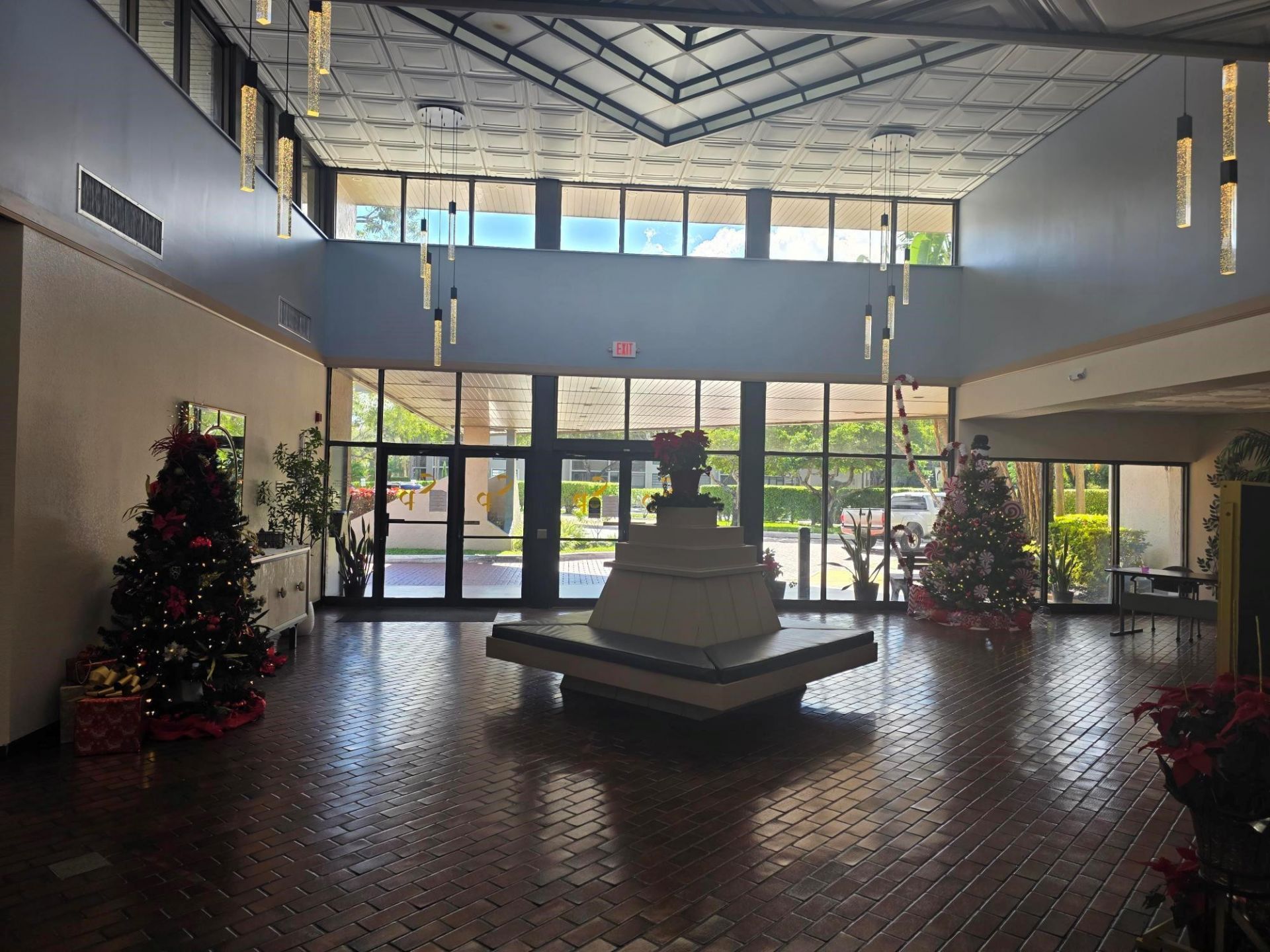 1001 Colony Point Circle, Unit 405, Pembroke Pines, FL 33026 Photo