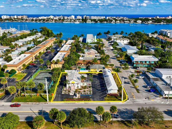 704 N Dixie Highway, Lantana, FL 33462