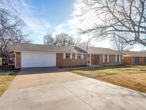 2404 Skyline Drive, Sansom Park, TX 76114