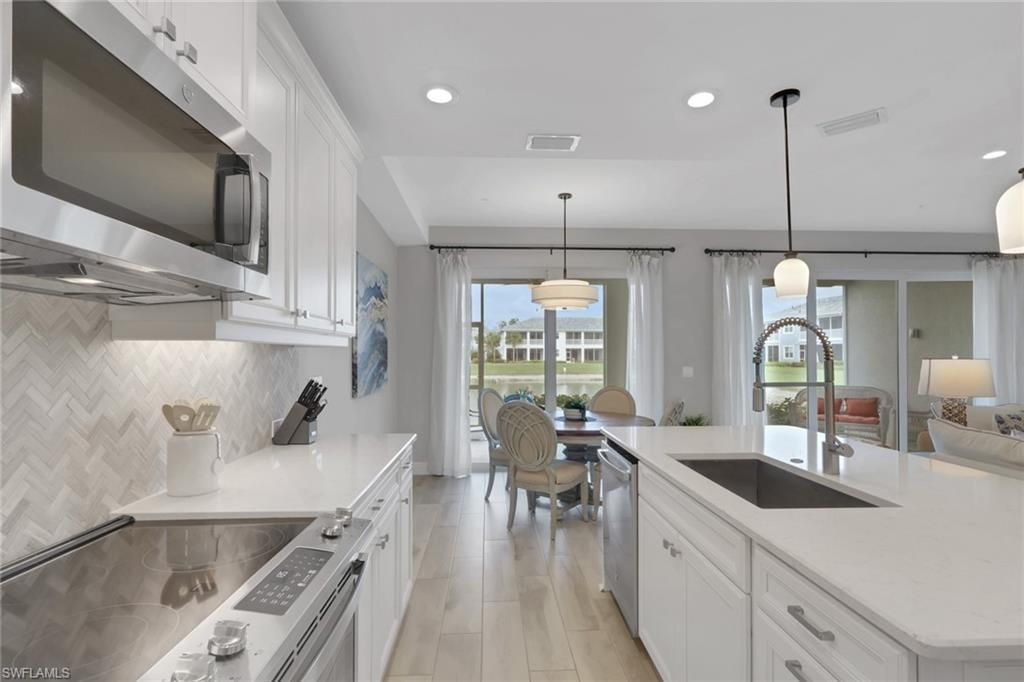 2647 Seychelles Cir, Unit 2202, Naples, FL 34112 Photo