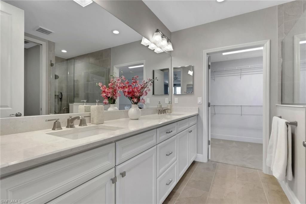 2647 Seychelles Cir, Unit 2202, Naples, FL 34112 Photo