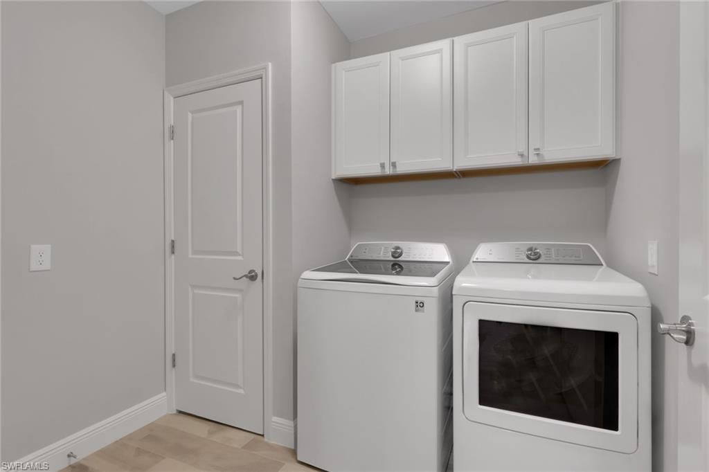 2647 Seychelles Cir, Unit 2202, Naples, FL 34112 Photo