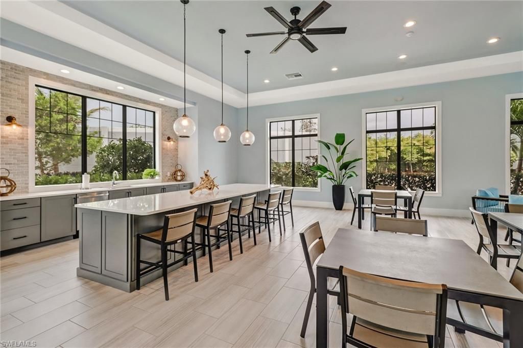 2647 Seychelles Cir, Unit 2202, Naples, FL 34112 Photo