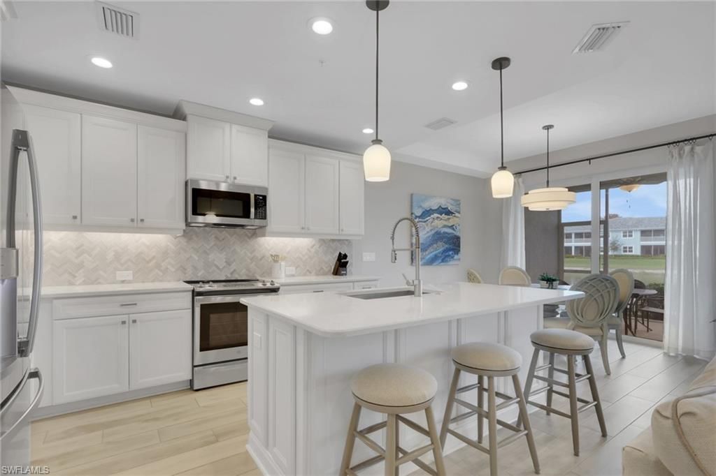 2647 Seychelles Cir, Unit 2202, Naples, FL 34112 Photo