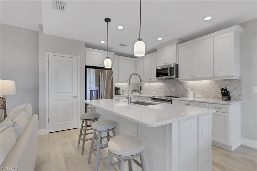 2647 Seychelles Cir, Unit 2202, Naples, FL 34112 Photo
