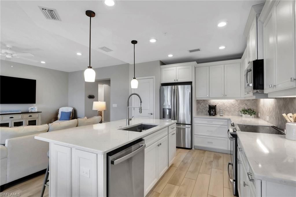 2647 Seychelles Cir, Unit 2202, Naples, FL 34112 Photo
