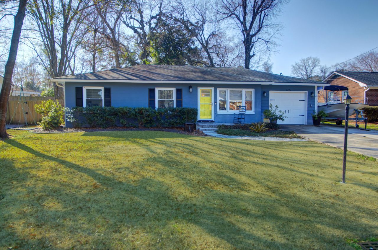 655 Wantoot Boulevard Photo 1