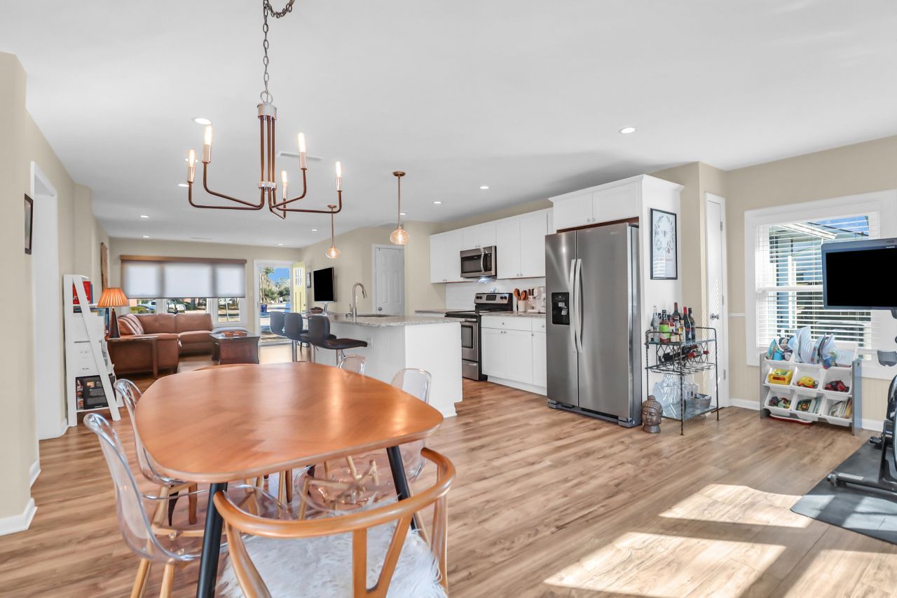 655 Wantoot Boulevard Photo 13