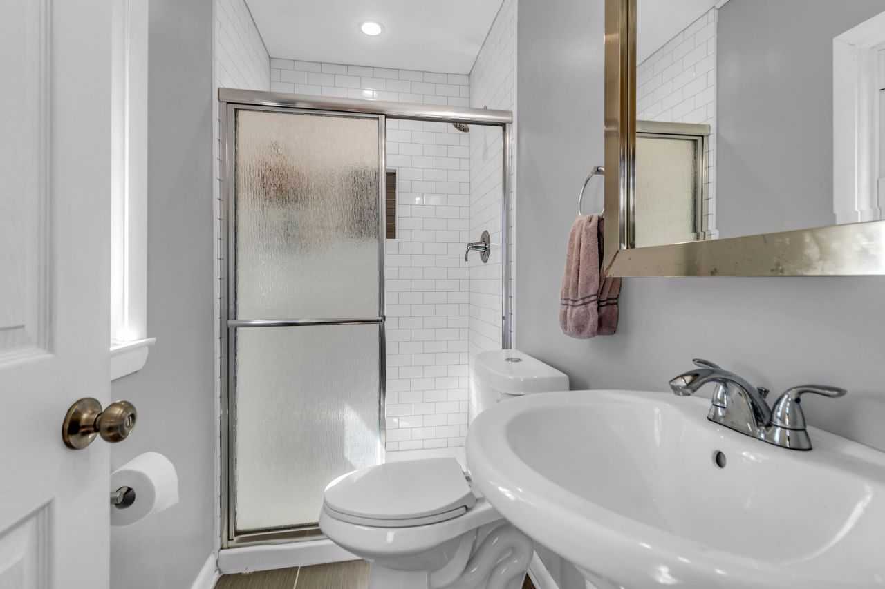 655 Wantoot Boulevard Photo 19