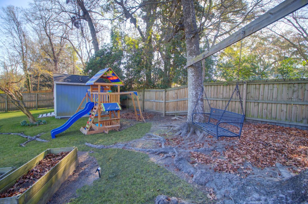 655 Wantoot Boulevard Photo 33