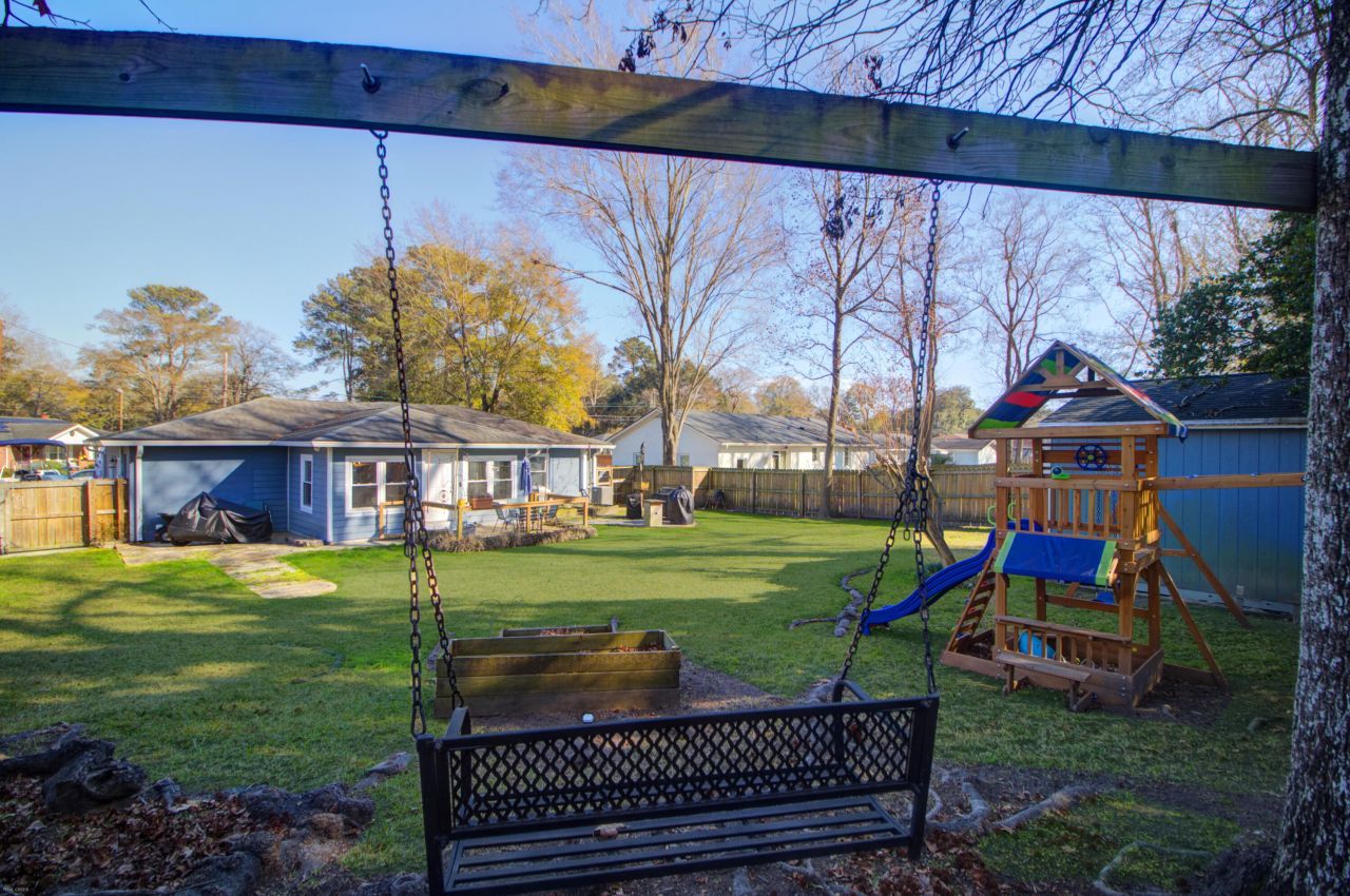 655 Wantoot Boulevard Photo 34