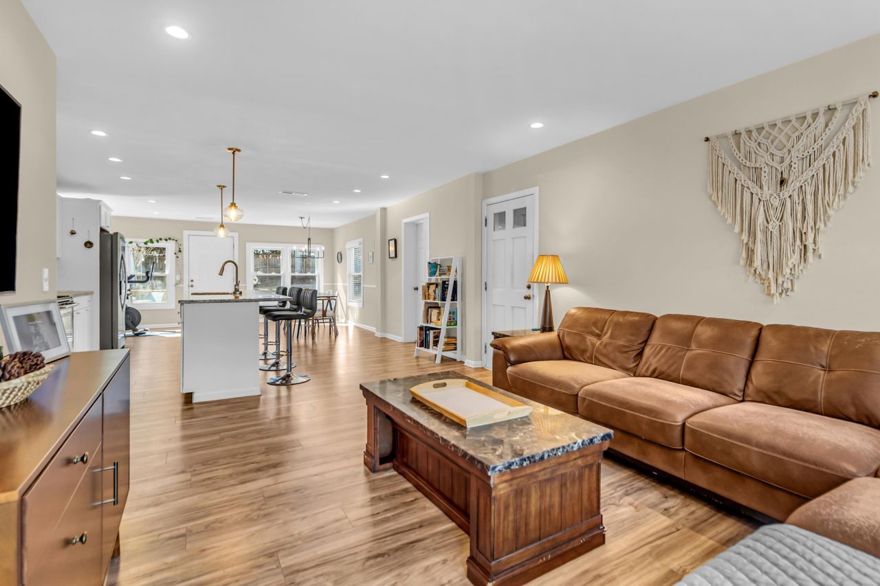 655 Wantoot Boulevard Photo 6